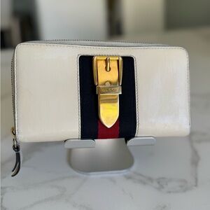 Gucci Sylvie Leather Zip Around Wallet Ivory with call out
